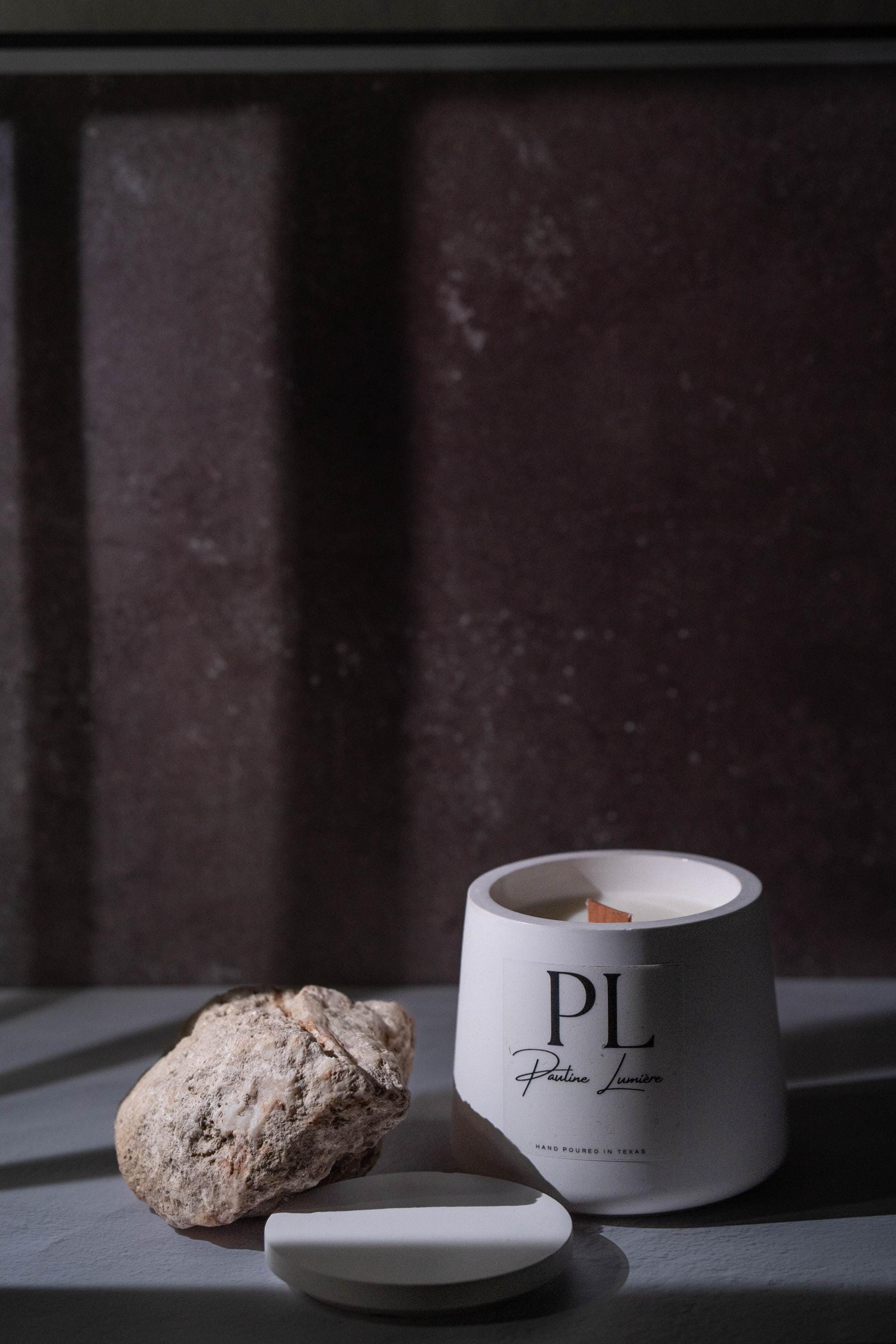 Handmade White Soy Candle with Palo Santo • Sandalwood, Frankincense, Bergamot Aroma