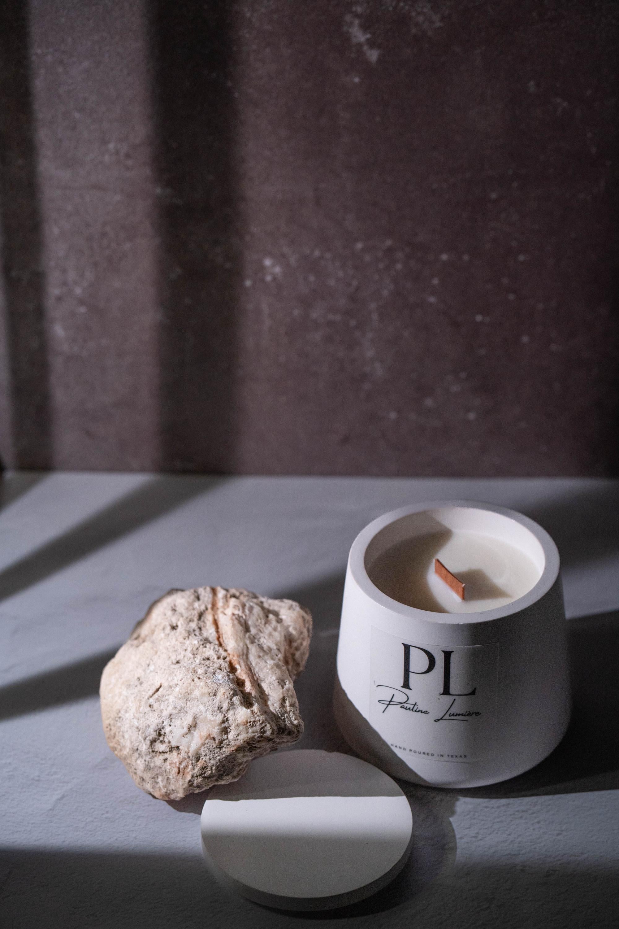 Handmade White Soy Candle with Palo Santo • Sandalwood, Frankincense, Bergamot Aroma