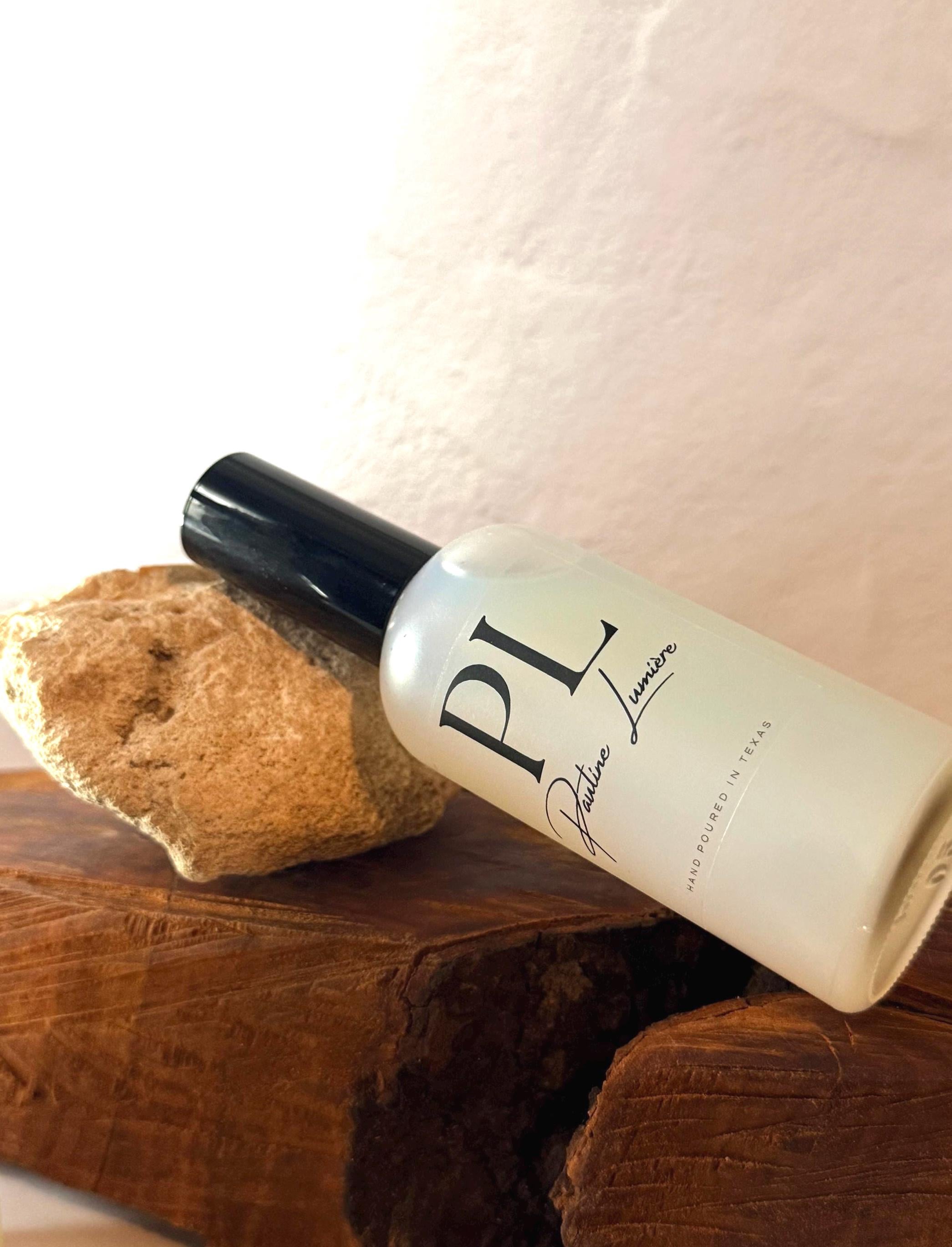 Cashmere Dream Pear • Room - Linen Spray | Pear, Cashmere Musk, Golden Santal | Pauline Lumière. Soft, enveloping room and linen spray.