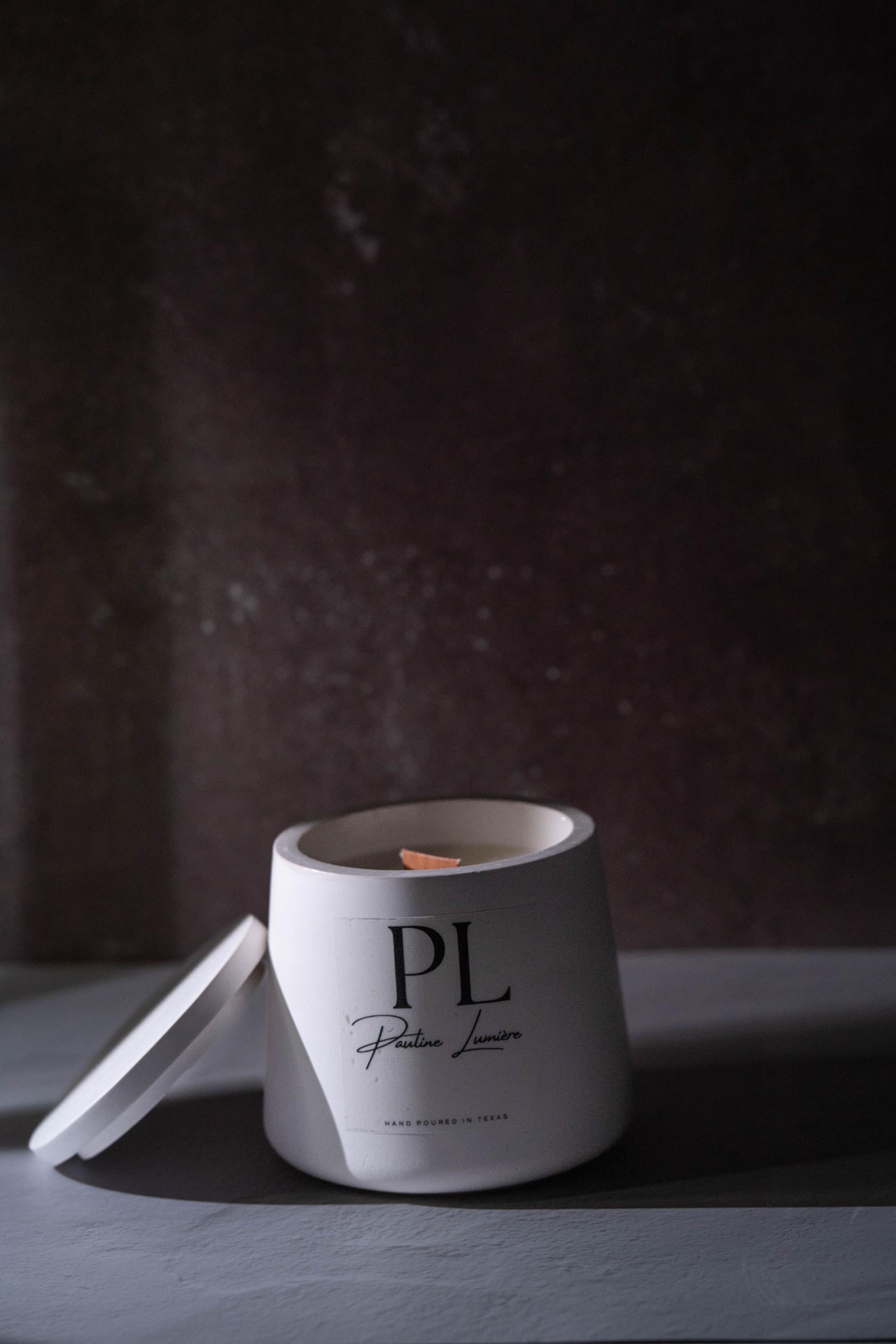 Handmade White Soy Candle with Palo Santo • Sandalwood, Frankincense, Bergamot Aroma