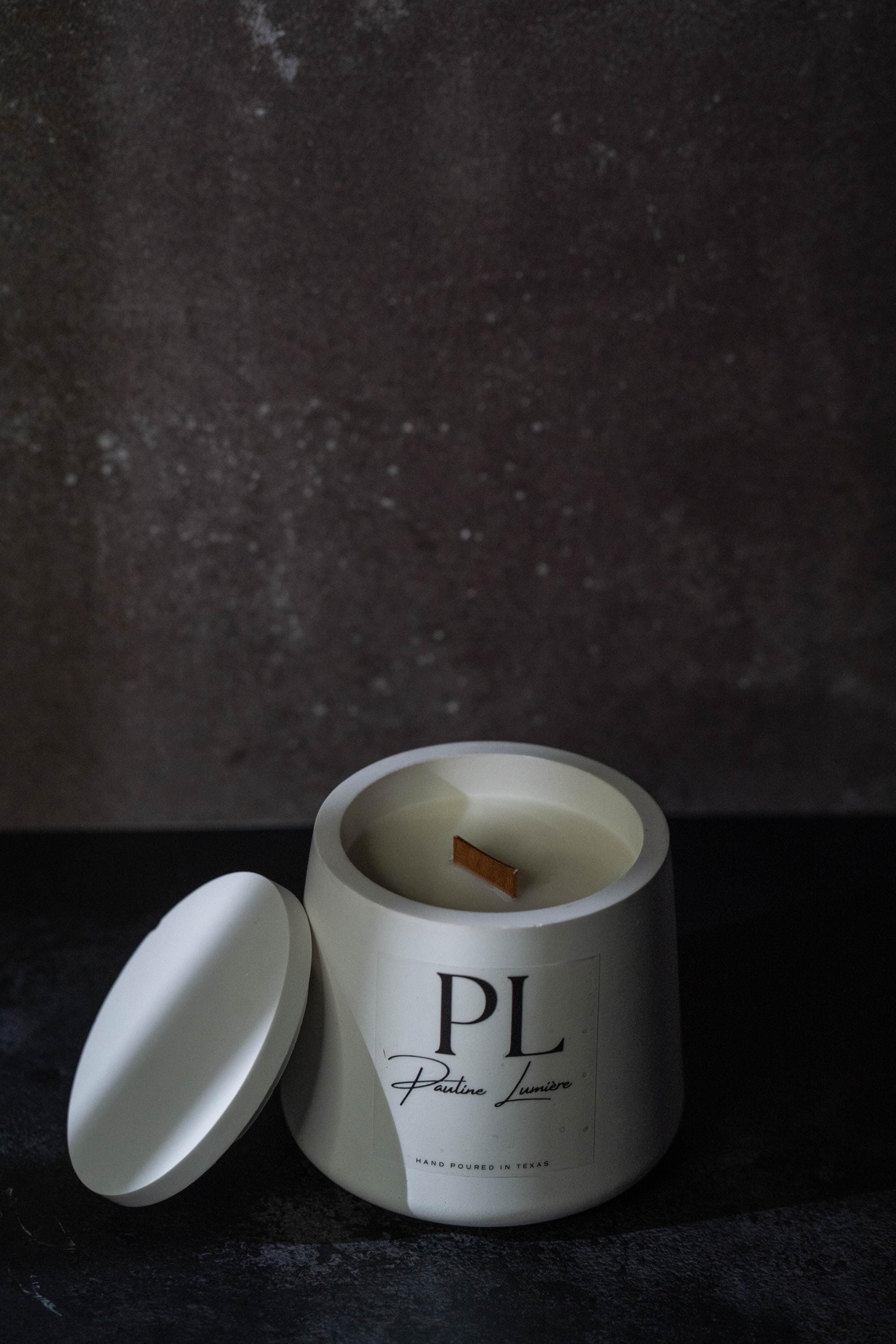 Handmade White Soy Candle with Palo Santo • Sandalwood, Frankincense, Bergamot Aroma